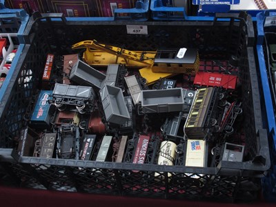 Lot 437 - Twenty-Nine 'OO' Gauge/4mm Unboxed Items of...