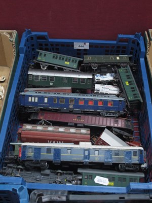 Lot 444 - Twenty-Six 'HO' Gauge Unboxed Items of...