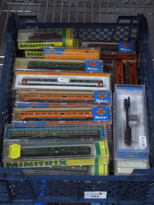 Lot 404 - Thirteen 'N' Gauge Cased Continental Outline...