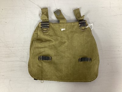 Lot 422 - WW2 German Army canvas bread bag with leather...