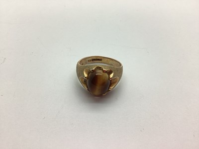 Lot 232 - A 9ct Gold Tiger's Eye Single Stone Ring, oval...