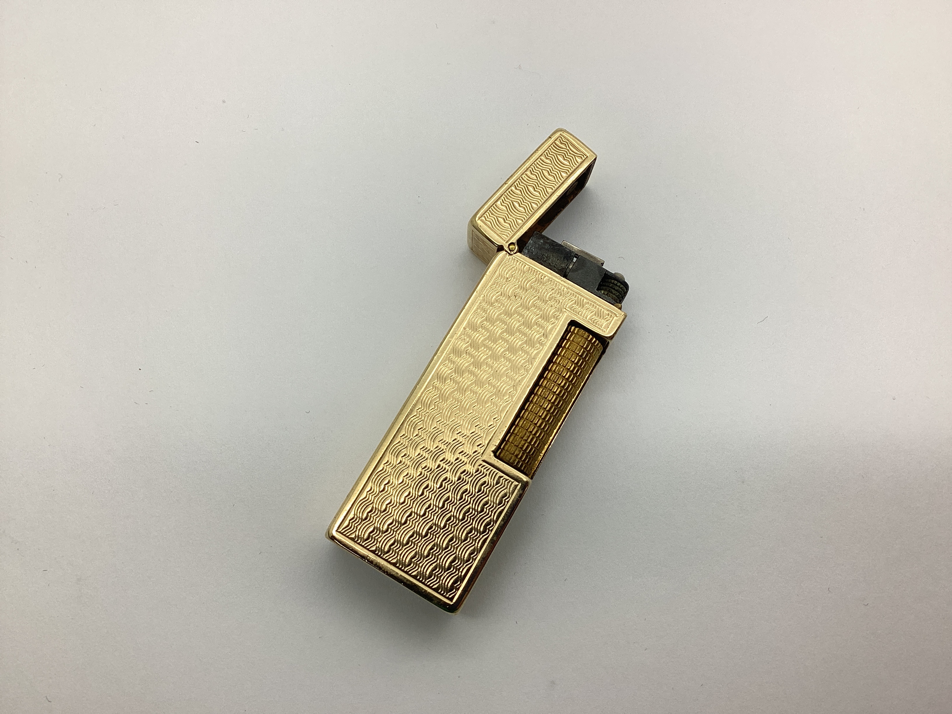 dunhill ゴールド テクスチャー仕上げ Lot - SIX (6) DUNHILL GOLD TONE LIGHTERS