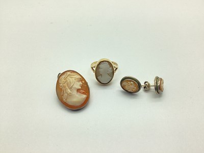 Lot 173 - An Oval Shell Carved Cameo Ring, depicting...