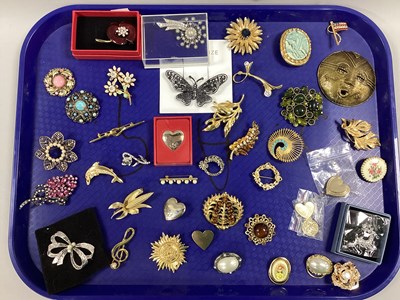 Lot 84 - Assorted Costume Brooches, including poppy,...