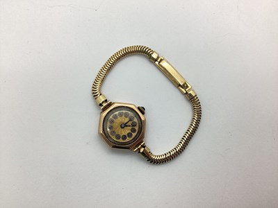 Lot 115 - A Vintage Ladies Wristwatch, the unsigned...