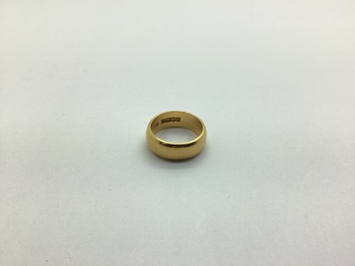 Lot 231 - An 18ct Gold Plain Wedding Band, (finger size...