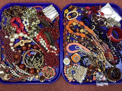 Lot 62 - A Mixed Lot of Assorted Costume Jewellery, in...