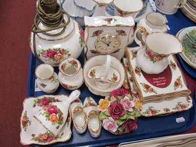 Lot 1140 - Royal Albert Old Country Roses pattern...