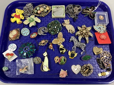 Lot 2 - A Collection of Costume Brooches, including...