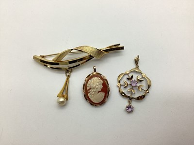 Lot 196 - An Edwardian Openwork Pendant, with claw set...