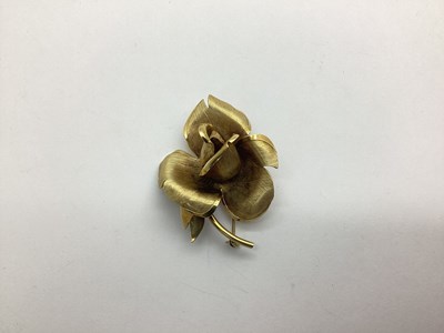 Lot 210 - A 1960's 14ct Gold Rose Brooch, satin and...