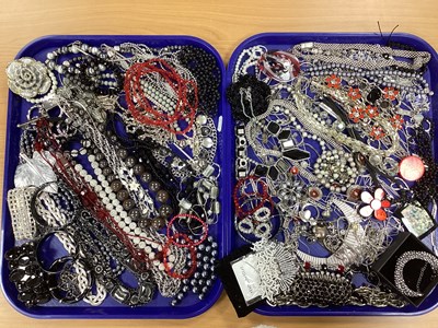 Lot 31 - A Mixed Lot of Assorted Costume Jewellery, in...