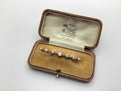 Lot 200 - A Seven Stone Diamond Set Bar Brooch,...