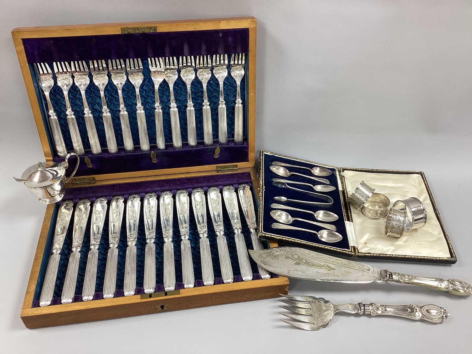 Lot 38 - Francis Howard Set of Twelve Plated Fish...