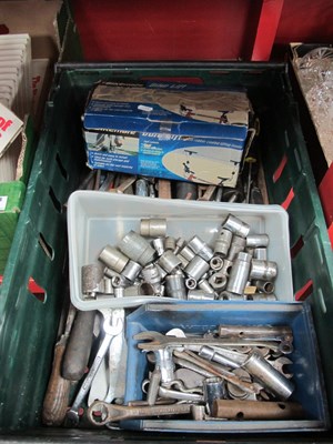 Lot 1025 - Tools - spanners, screw drivers, socket parts,...