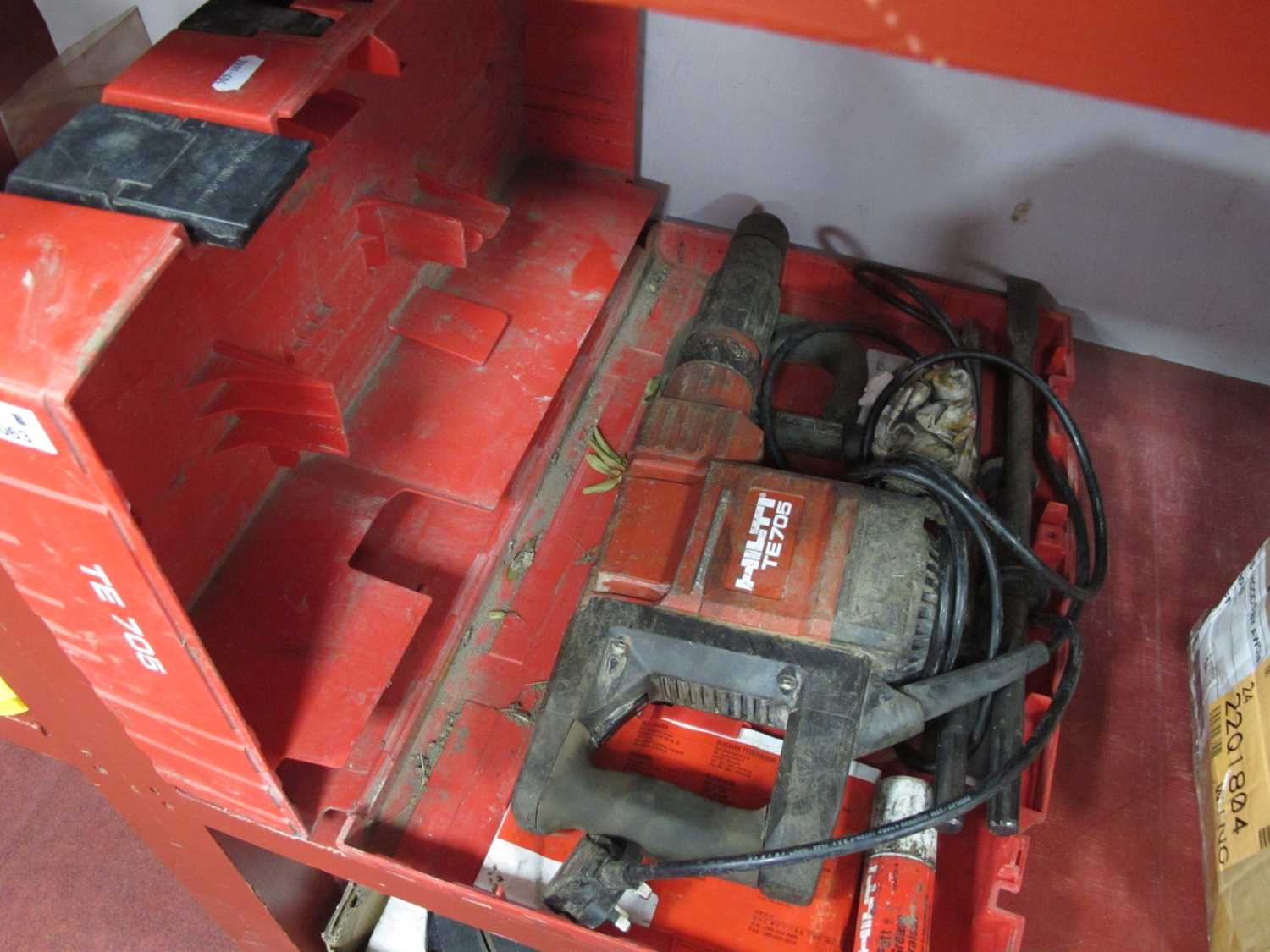 Lot 1063 - A HILTI TE705 Breaker in original box with...