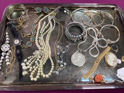Lot 23 - Vintage and Later Costume Jewellery, including...