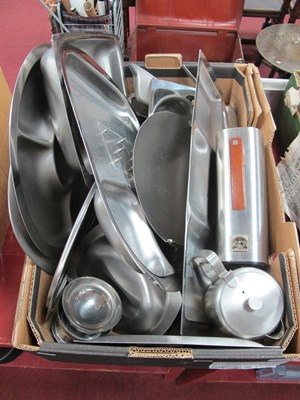 Lot 1048 - 'Chichester' stainless steel baking trays,...
