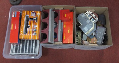 Lot 527 - A quantity of "OO/HO" model railway lineside...