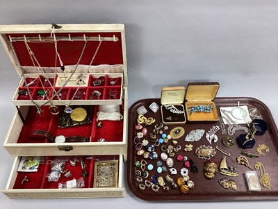 Lot 17 - A Mixed Lot of Assorted Costume Jewellery,...