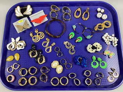 Lot 6 - A Collection of Assorted Vintage and Later...