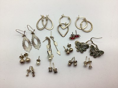 Lot 151 - A Small Collection of Earrings to include...