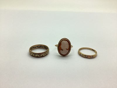 Lot 209 - An Oval Shell Carved Cameo Ring, (misshapen);...