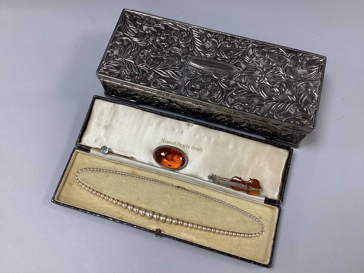 Lot 169 - A Single Stone Bar Brooch, circular claw set,...