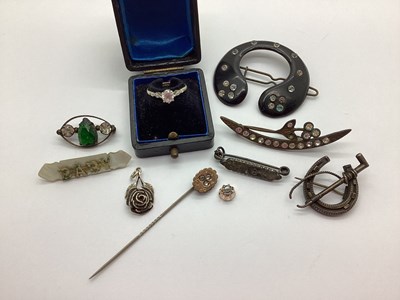 Lot 165 - A Single Stone Ring in Vintage Ring Box,...
