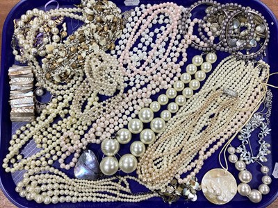 Lot 19 - A Collection of Imitation Pearl Bead Jewellery,...