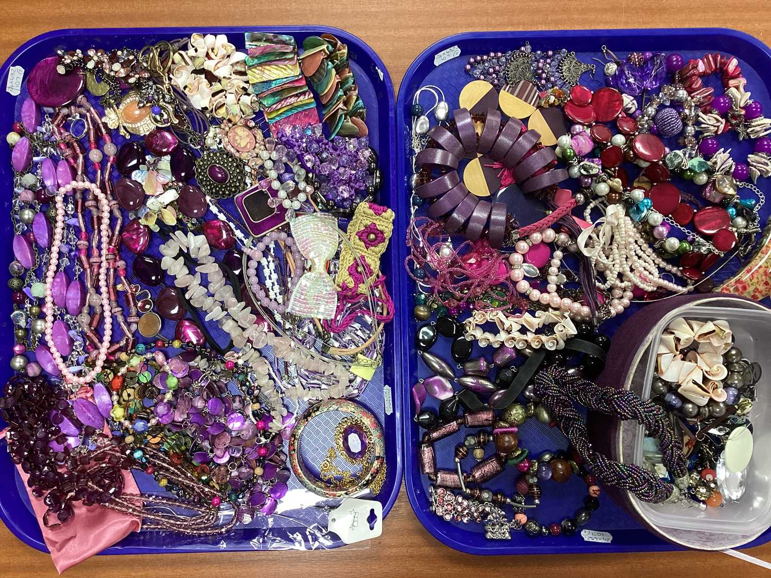 Lot 44 - A Large Assortment of Costume Jewellery, in...