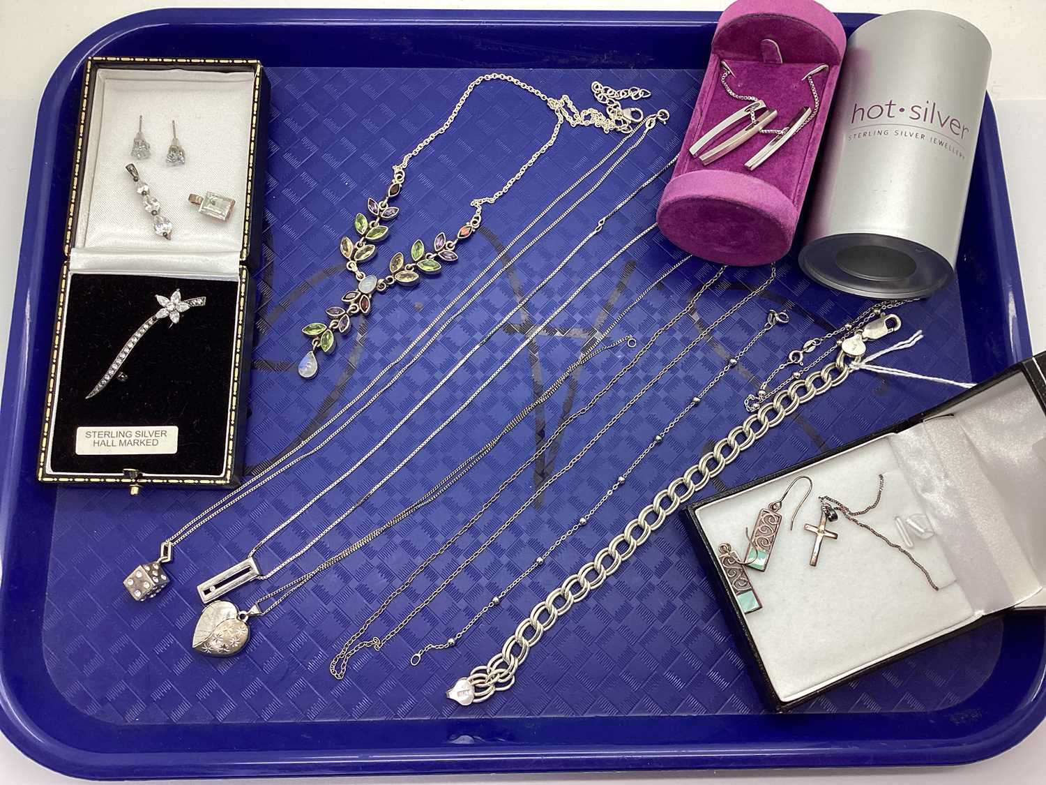 Lot 168 - Decorative Multi Set Necklace, collet set;...