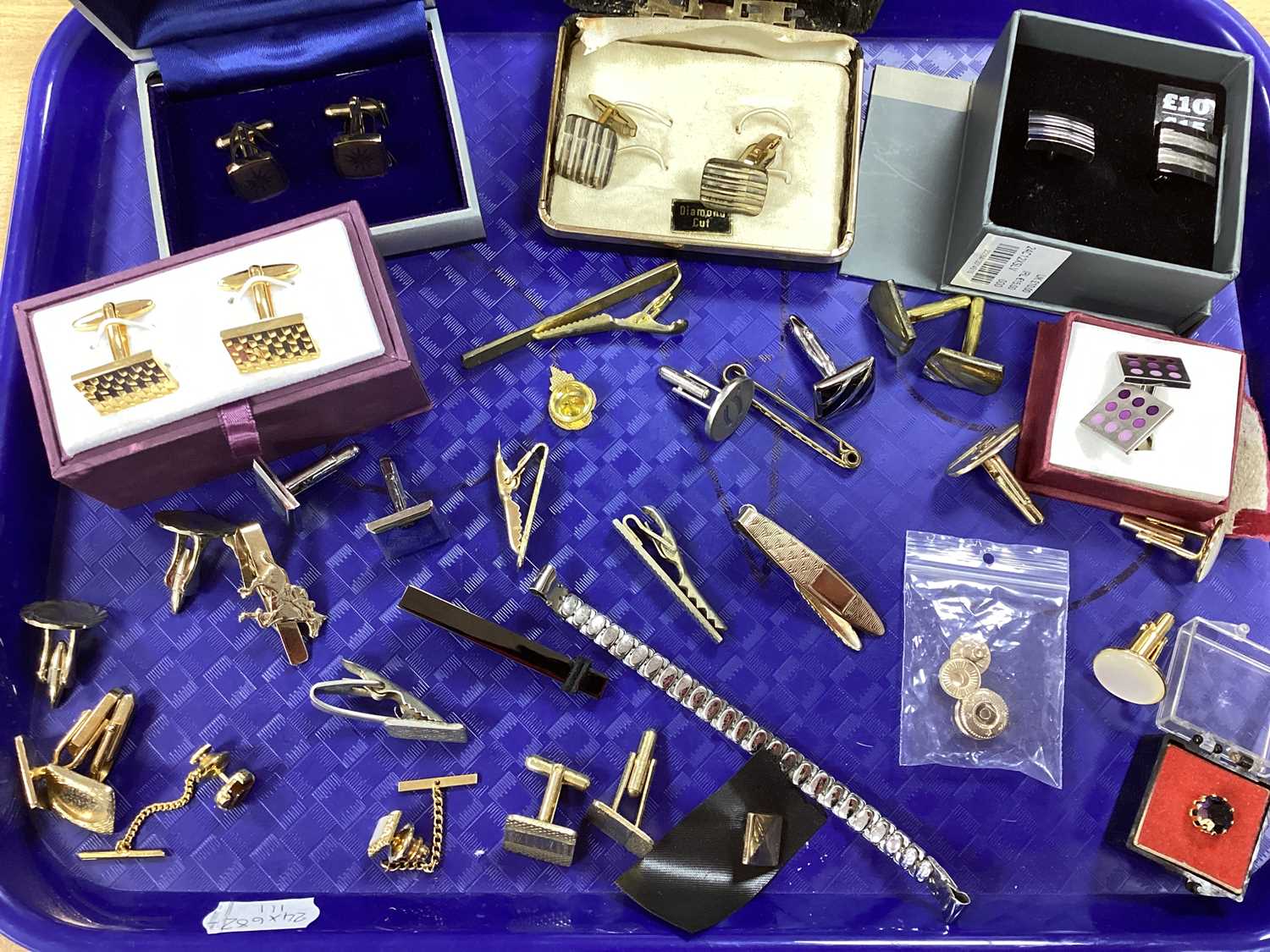 Lot 74 - An Assortment of Gent's Accessories, to...