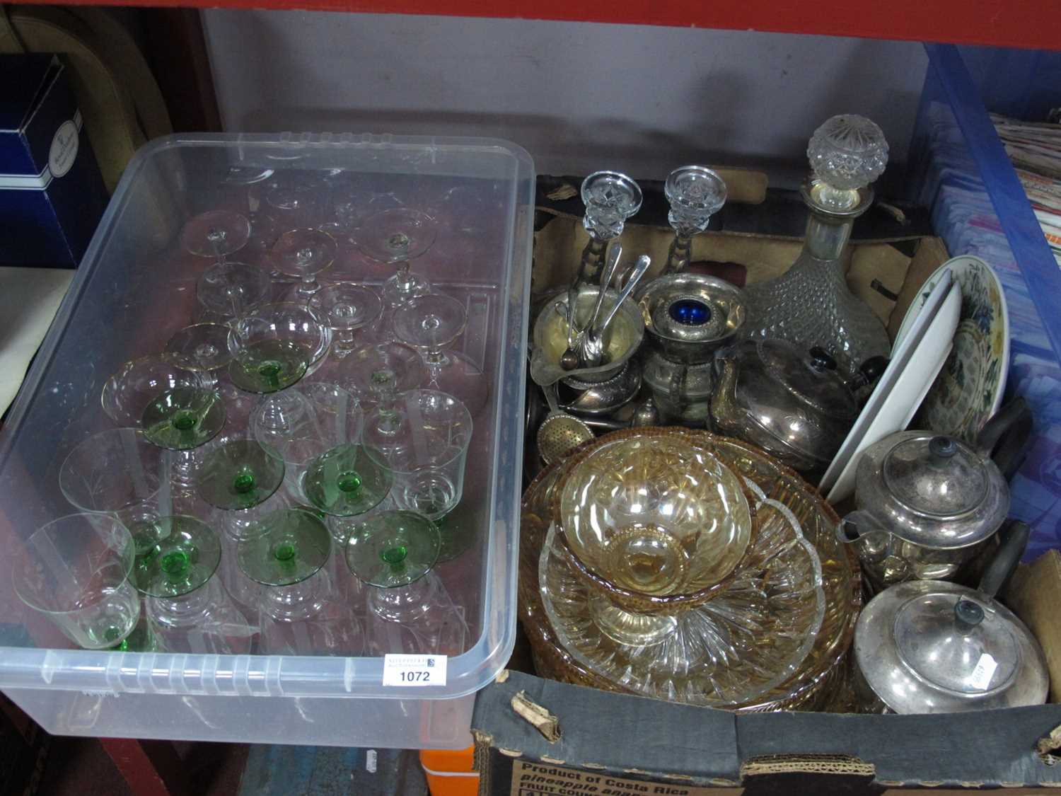 Lot 1072 - Glassware to include wine glasses eleven with...