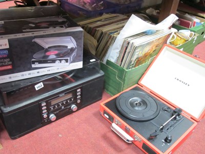 Lot 1153 - A Teac LP-R500 record player, a Groove 'Retro...