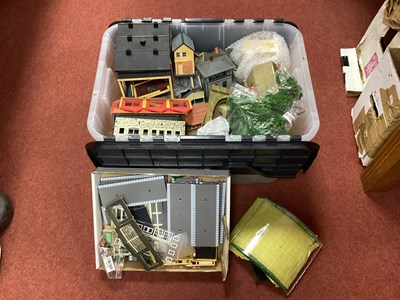 Lot 350 - A Quantity of OO Gauge/4mm Lineside/Layout...