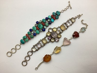 Lot 186 - A Chunky Collet Set Bracelet, to T-bar and...