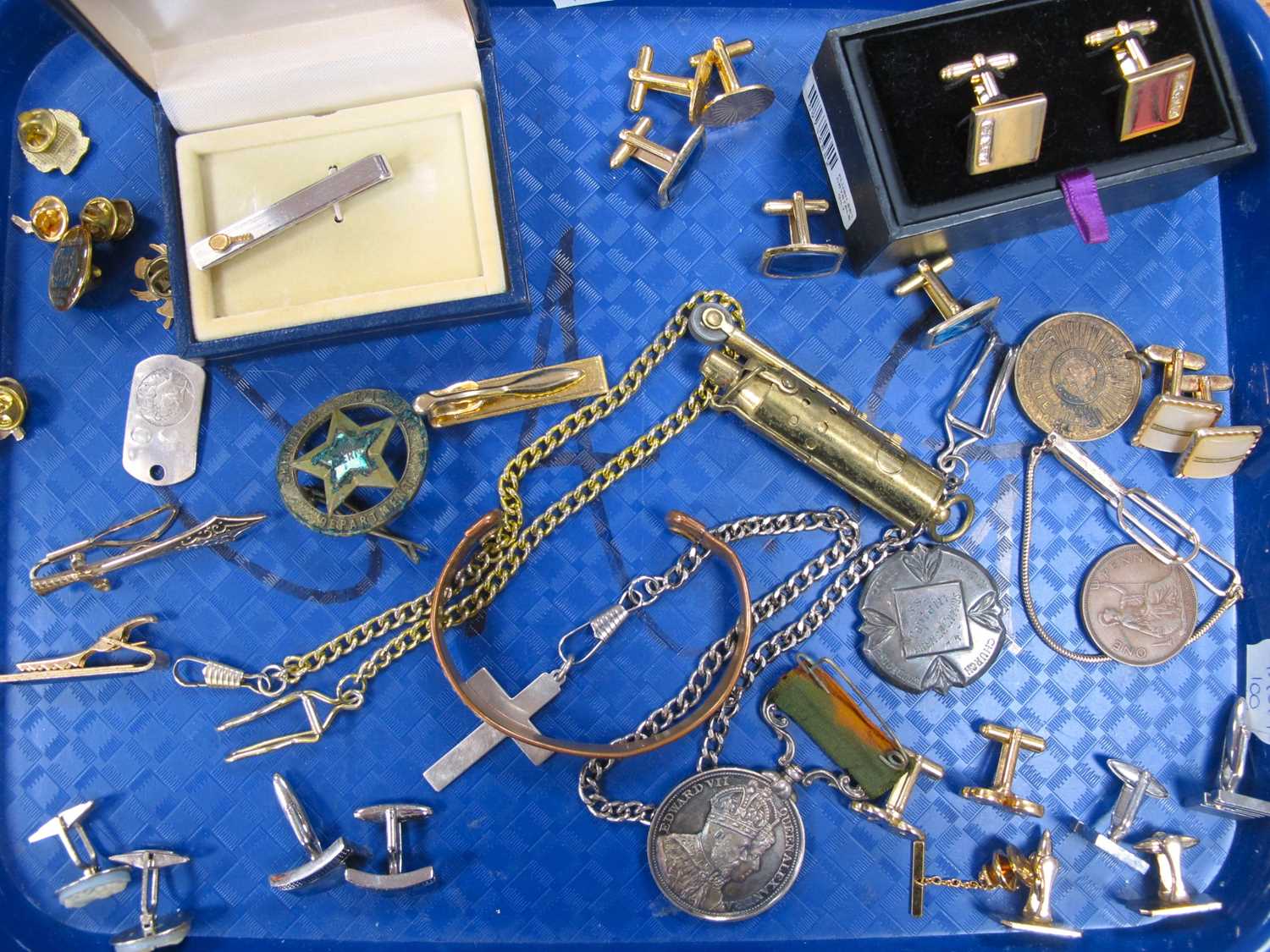 Lot 15 - An Assortment of Gents Accesories to include...