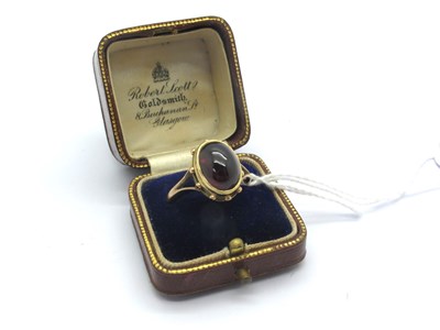 Lot 205 - A Victorian Garnet Single Stone Ring, oval...