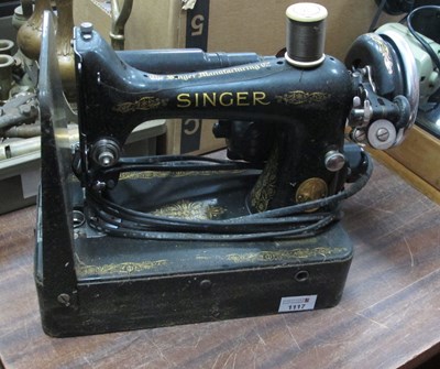 Lot 1117 - Singer Sewing Machine.