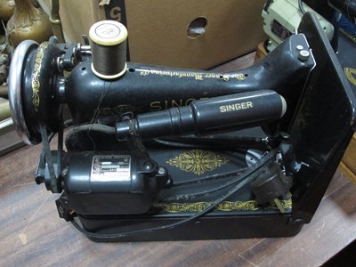 Lot 1117 - Singer Sewing Machine.