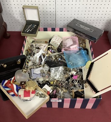 Lot 31 - A Mixed Lot of Assorted Costume Jewellery,...