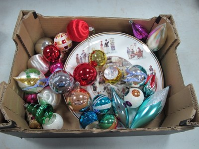 Lot 1100 - Vintage Christmas Baubles, cabinet plate,...