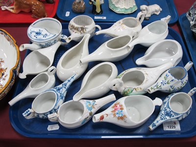 Lot 1229 - Feeding Cups & PAP Boats in Ceramic, to...