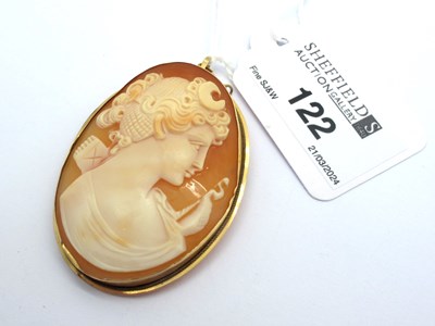 Lot 122 - A Large Oval Shell Carved Cameo Brooch /...
