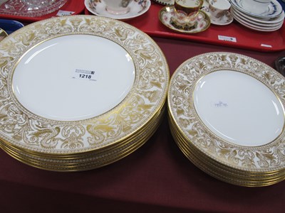 Lot 1218 - Wedgwood 'Gold Florentine' Dinner Plates 27cm...