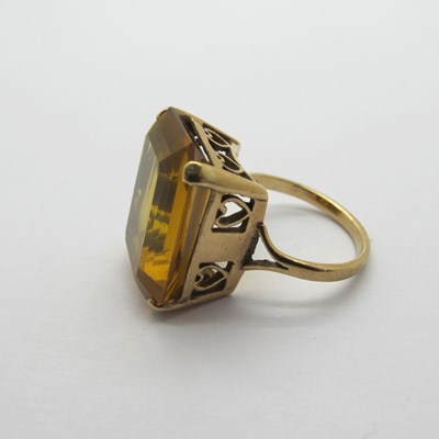 Lot 235 - A 9ct Gold Dress Ring, large claw set centre,...