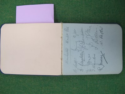 Lot 680 - Autographs - Sheffield Wednesday 1937-8,...