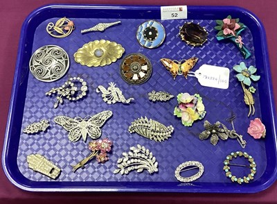 Lot 52 - Vintage and Later Brooches, including enamel...