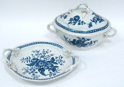 Lot 1052 - A Caughley Porcelain Tureen, Cover and Stand,...